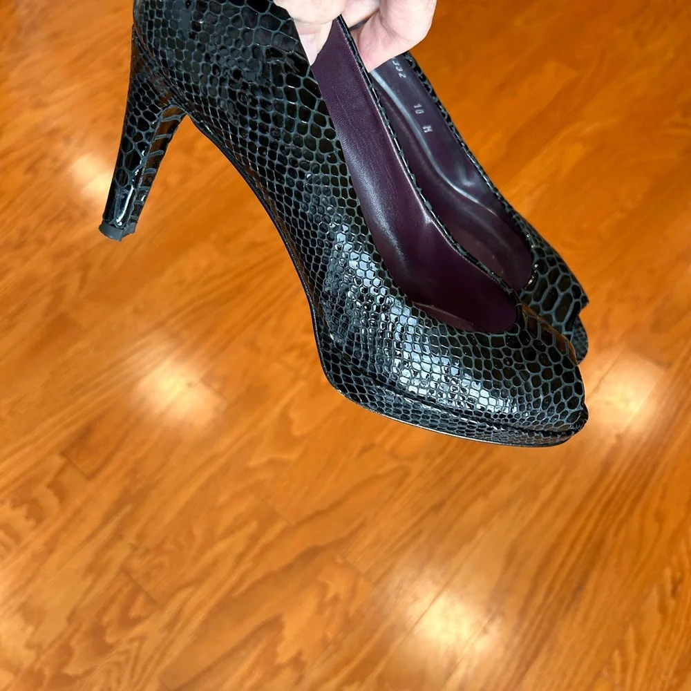 Stuart Weitzman - Picture 3 of 6